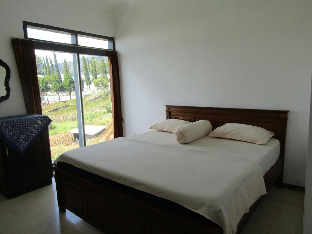 Hotel Pantes Sarangan Extérieur photo